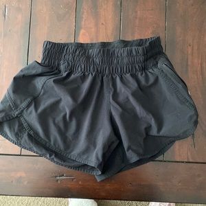 black lululemon shorts